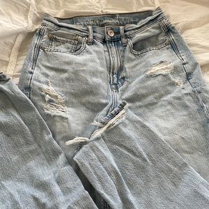 NWOT American Eagle mom jeans